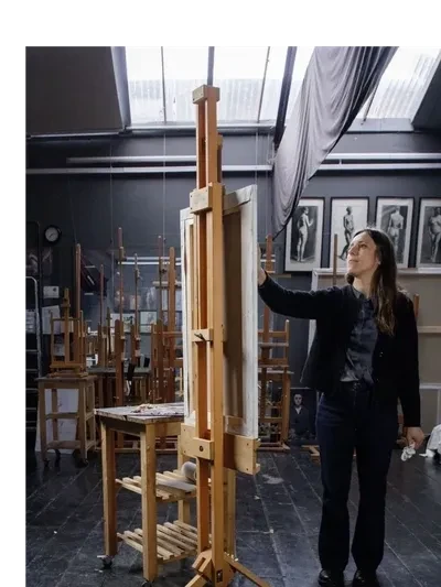 Cristina Vercesi standing at her easel in the studio